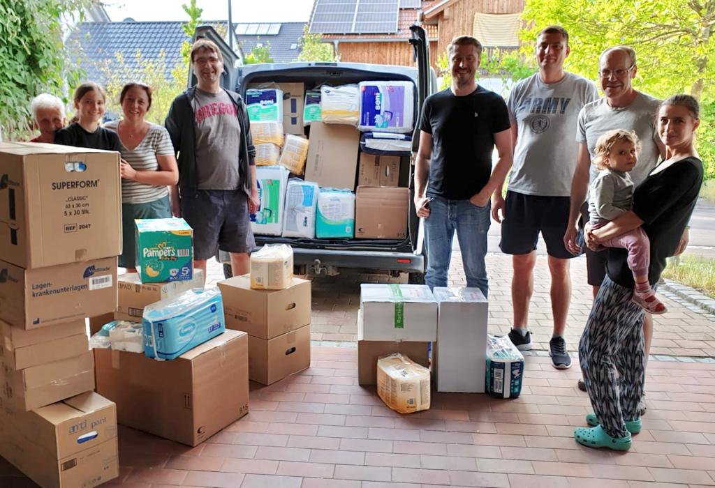 Hilfslieferung packen und einladen