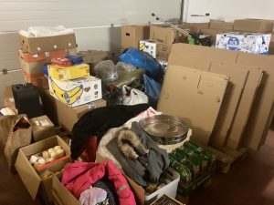 Hilfslieferung Oktober Sammeln in der Garage