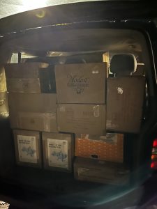 Das erste Fahrzeug ist voll bepackt