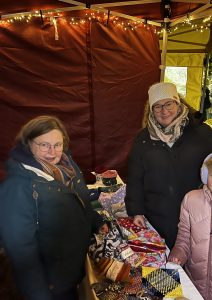 Ulla konnte 18 Paar ihrer selbstgestrickten Socken verkaufen!