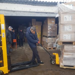 Hier wird zwischengelagert, sortiert und verteilt