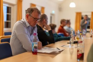 Michael geht noch mal durchs Programm