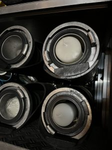 Große Kerzen in den Saugrohren