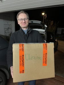 Norbert bringt Notfallbandagen