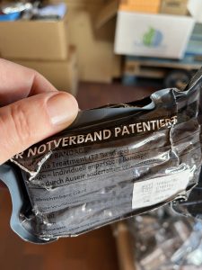 Darunter auch eine größere Menge an Notfallbandagen